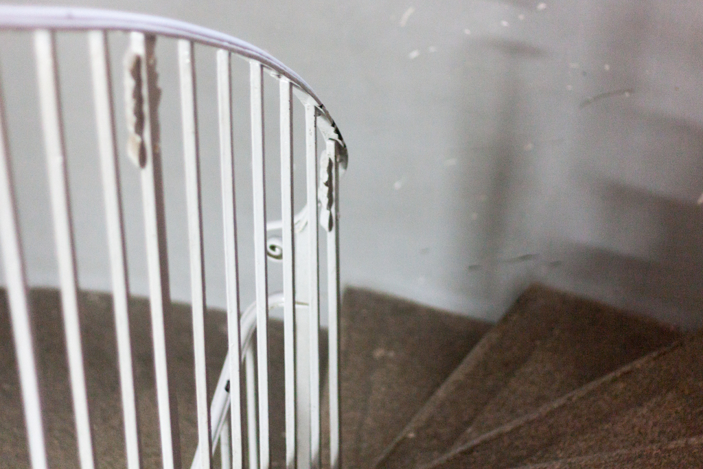 Szűk lépcsősor vezet fel a padlásra (Fotó: Vincze Miklós/24.hu)