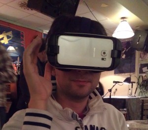 E sorok szerzőjét egy kávézóban ejtette rabul egy virtuális valóság szemüveg