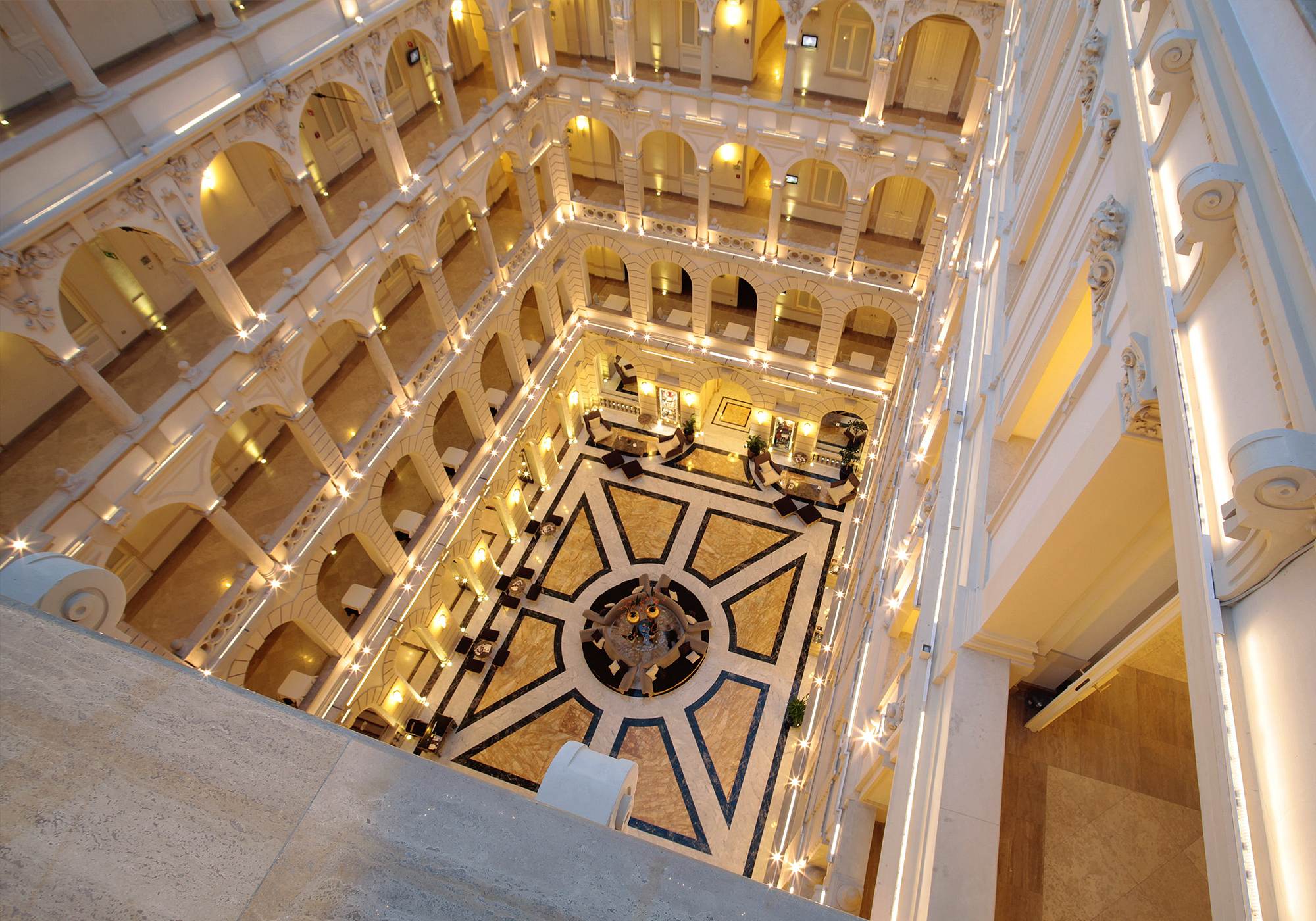 budapest-lobby-01-boscolo-hotel
