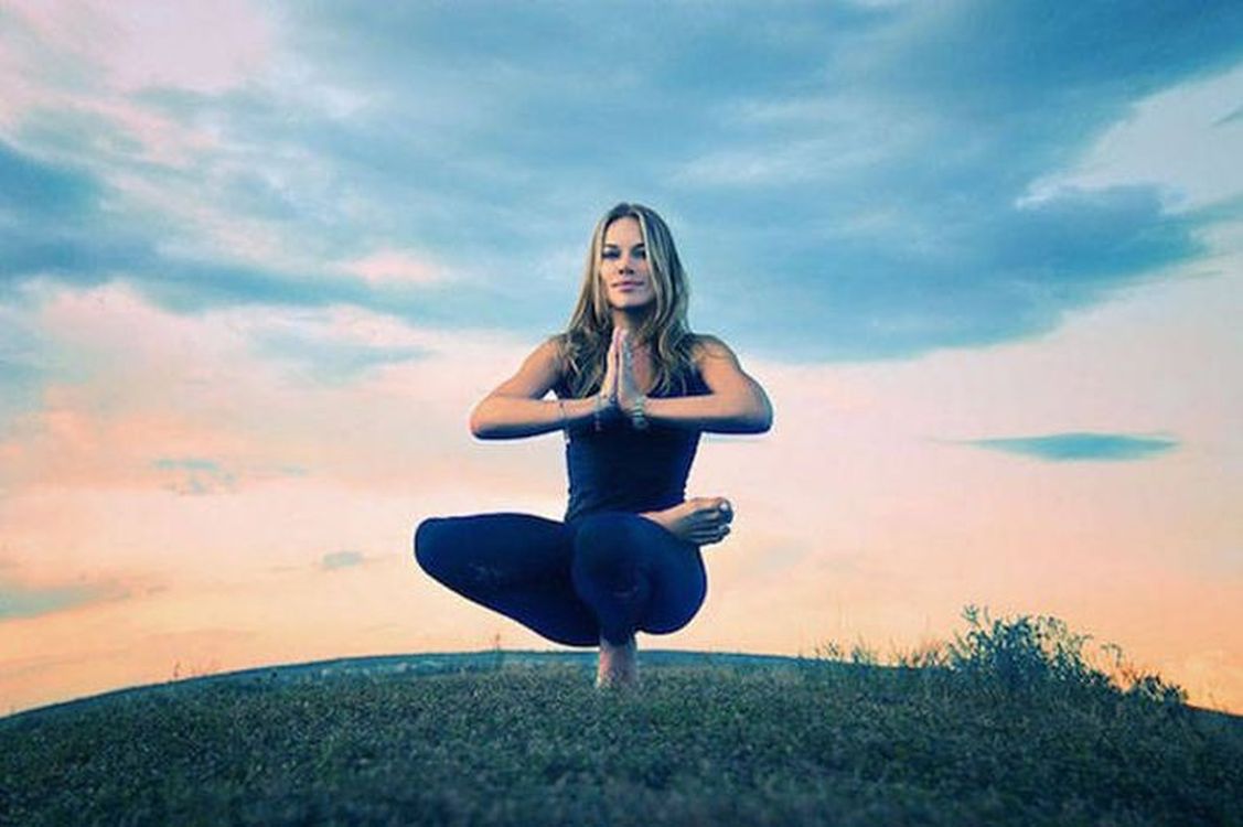 Красивые девушки йога. Девушка йога. Медитация девушка. Красивая йога. Красивая девушка йога.