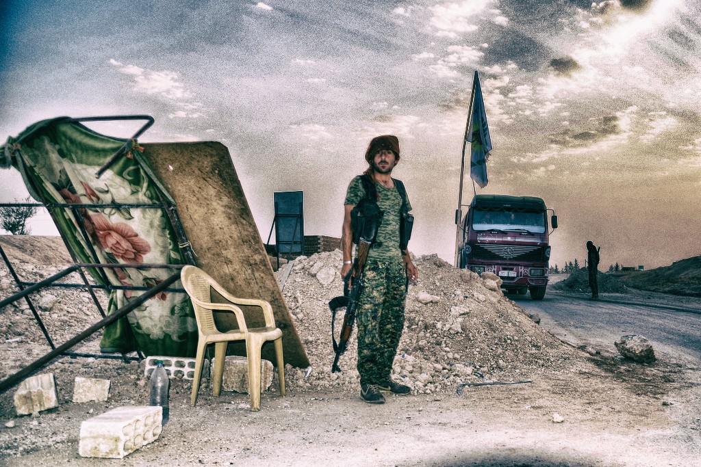 YPG katonai ellenőrzőpont Qameshli felé 2015-ben. Fotó: Jászberényi Sándor