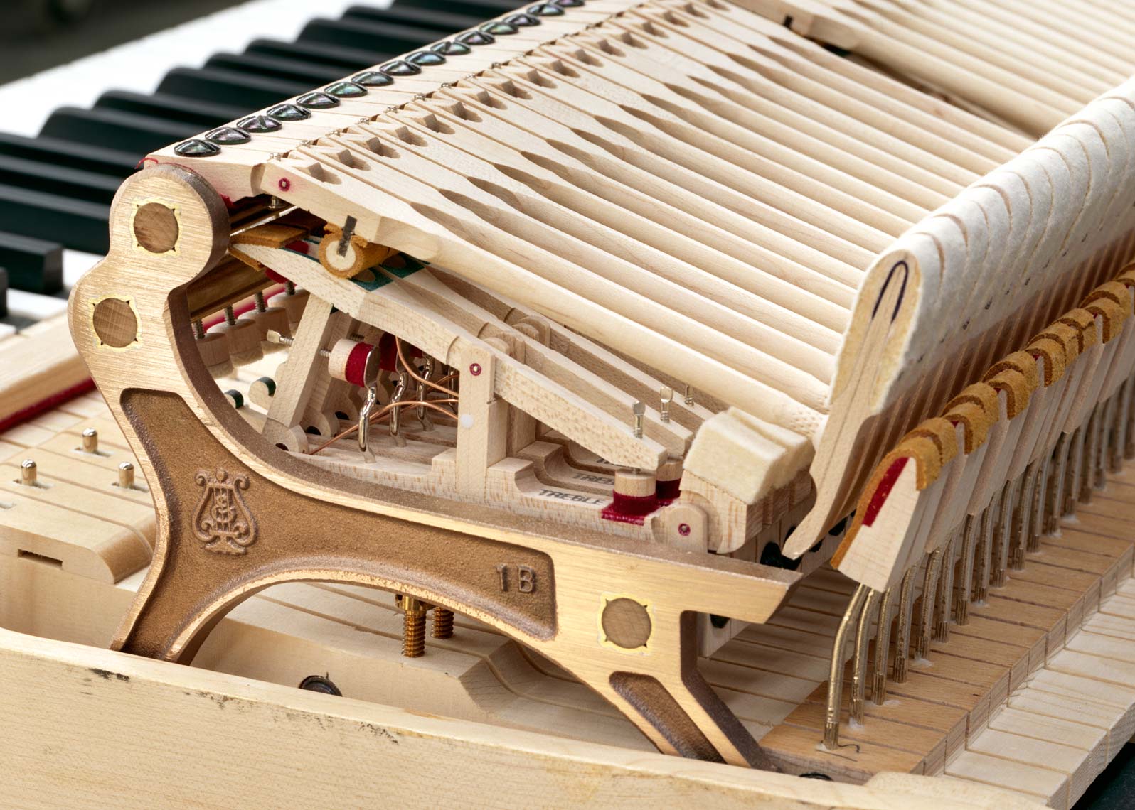 Шагающее фортепиано. Механика рояля Стейнвей. Steinway механика срез. Молоточковый механизм фортепиано. Стейнвей рояль струны.