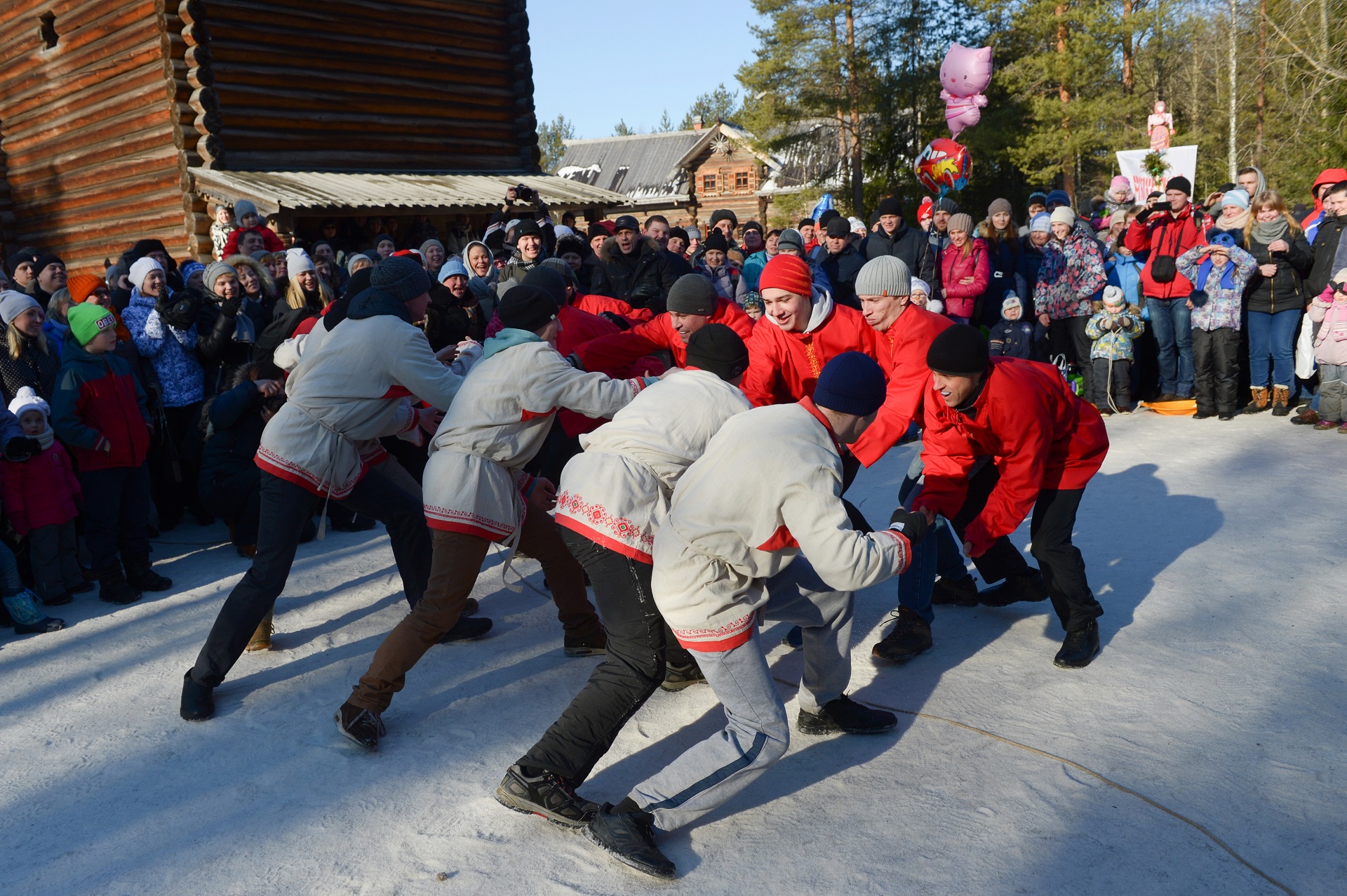 2806359 03/13/2016 A traditional wall-to-wall fist fight during Maslenitsa festival at the Malye Korely Museum of Wooden Architecture and Folk Art, in the Arkhangelsk region. Vladimir Trefilov/Sputnik
