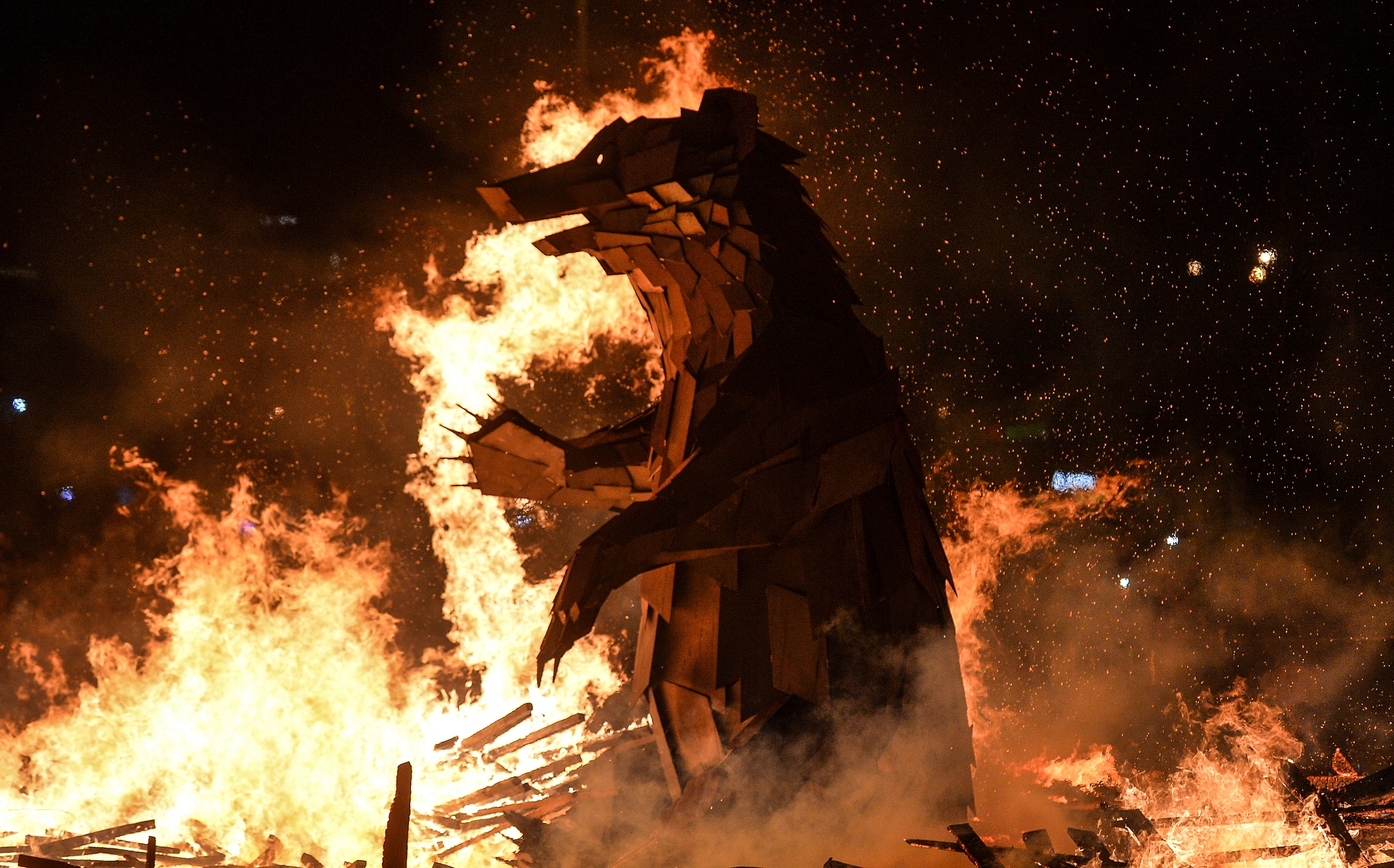 2806503 03/13/2016 Burning an effigy of winter on Gorky Park's Pushkinskaya Embankment during Maslenitsa Festival in Moscow. Vladimir Astapkovich/Sputnik