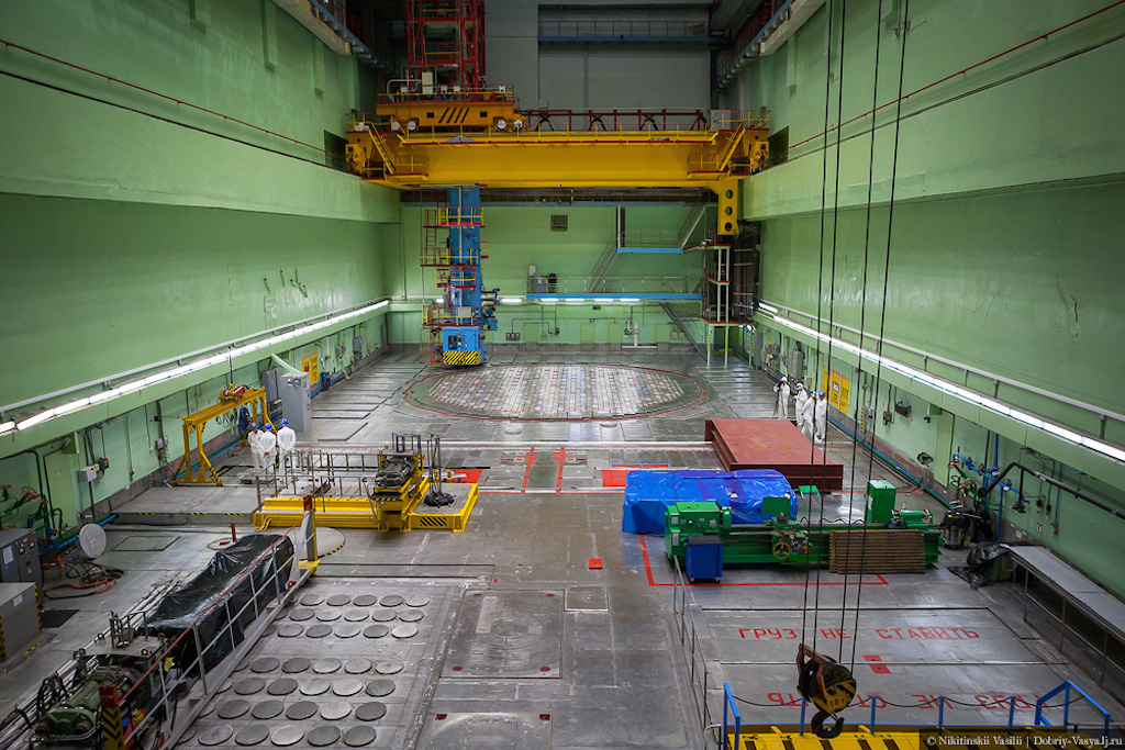 Машина аэс. Центральный зал РБМК-1000 Смоленская АЭС. Смоленская АЭС реакторный цех. Курская АЭС реакторный зал. Смоленская АЭС реакторный зал.