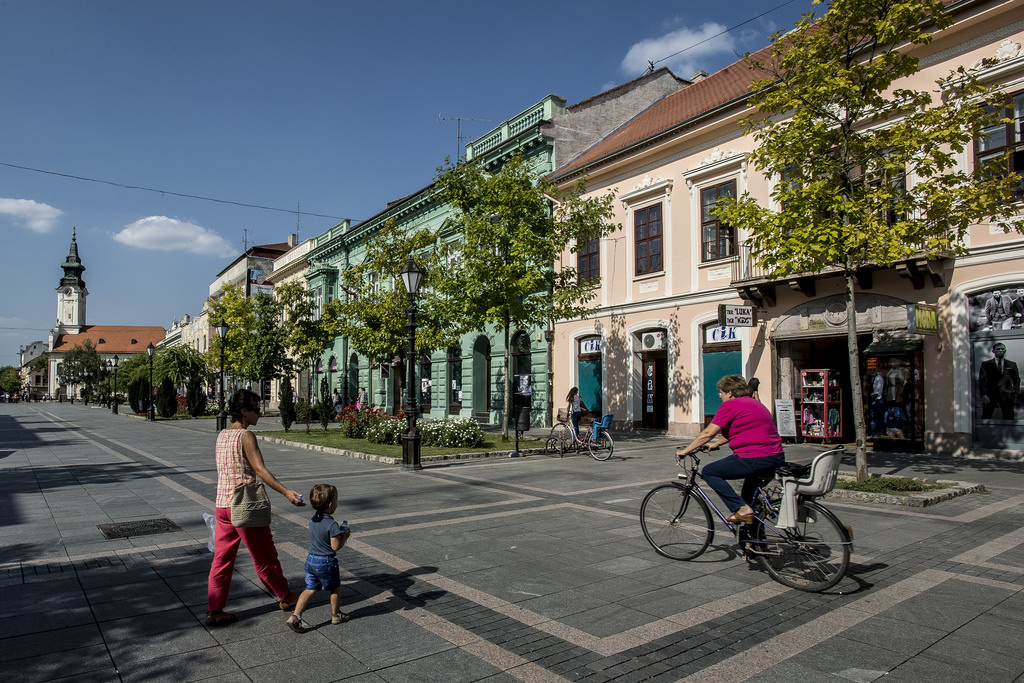 A 47 ezres vajdasági kisvárosban, Zomborban alig 3 ezer magyar él – főként idősek, hiszen a fiatalok körébenn folyamatos az elvándorlás, amire a magyar állampolgárság könnyű megszerezhetősége csak rásegített. I Fotó: Hajdú D. András