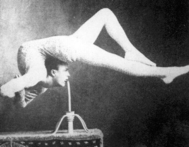 Vintage Photos of Scary Circus Performances (5)