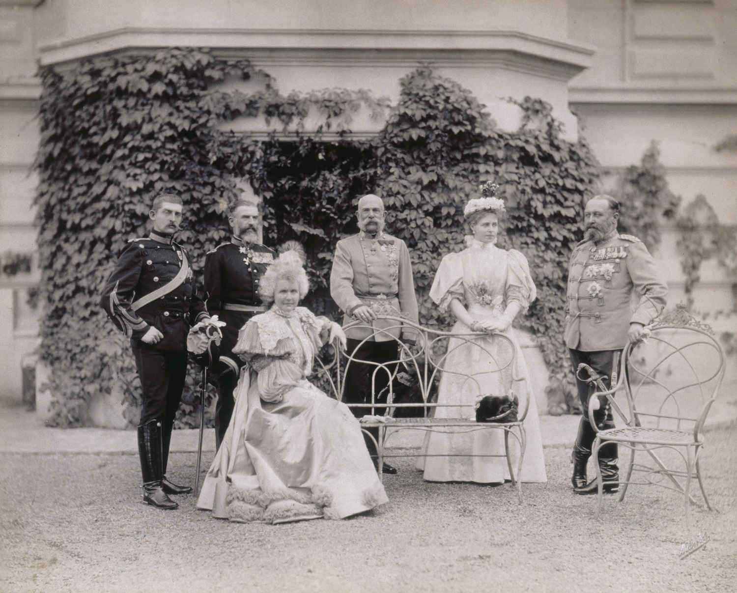 Ferenc József és a román királyi család (Photo by © Alinari Archives/CORBIS/Corbis via Getty Images)