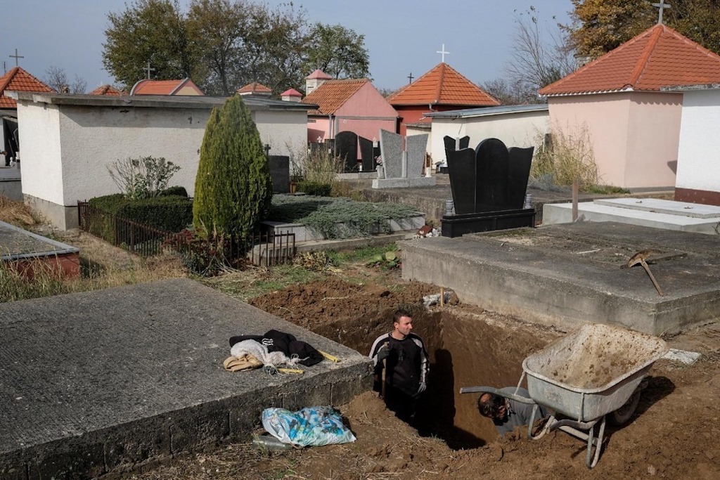serbia-bungalow-cemeteries-72