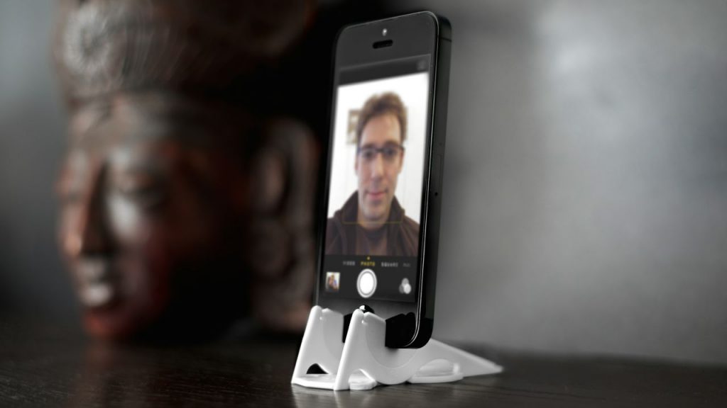 pocket-tripod_night-stand_facetime