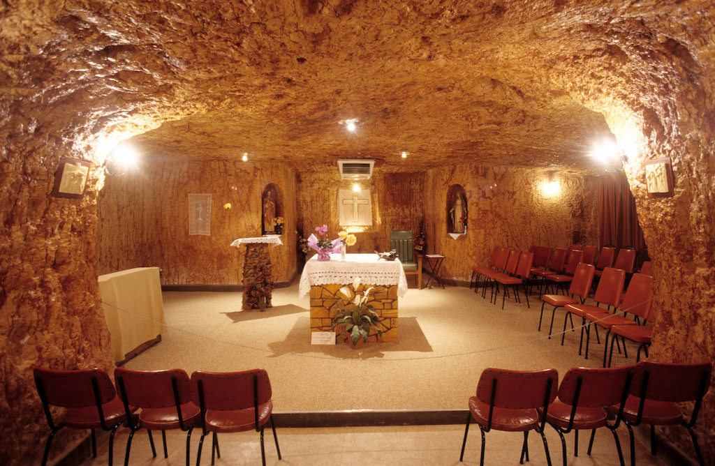 Australia, South Australia, village de Coober Pedy, church in cave dwelling