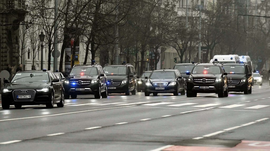 Budapest, 2017. február 2. Vlagyimir Putyin orosz elnök gépkocsikonvoja a Bajcsy-Zsilinszky úton 2017. február 2-án. MTI Fotó: Bruzák Noémi