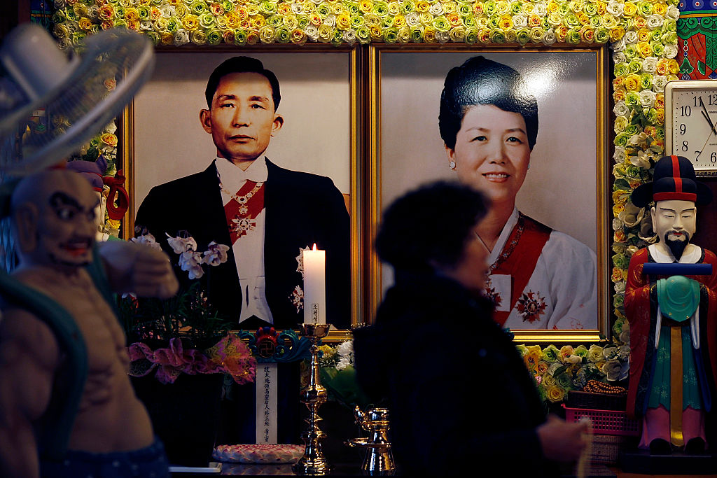 Rémisztő szektavezér okozta a dél-koreai elnöknő bukását 1