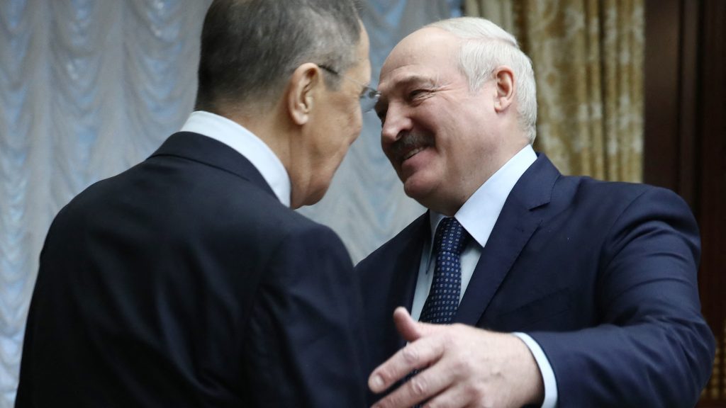 Lukasenko: Európa saját maffiahálózatot hozott létre a migránsok beutaztatására