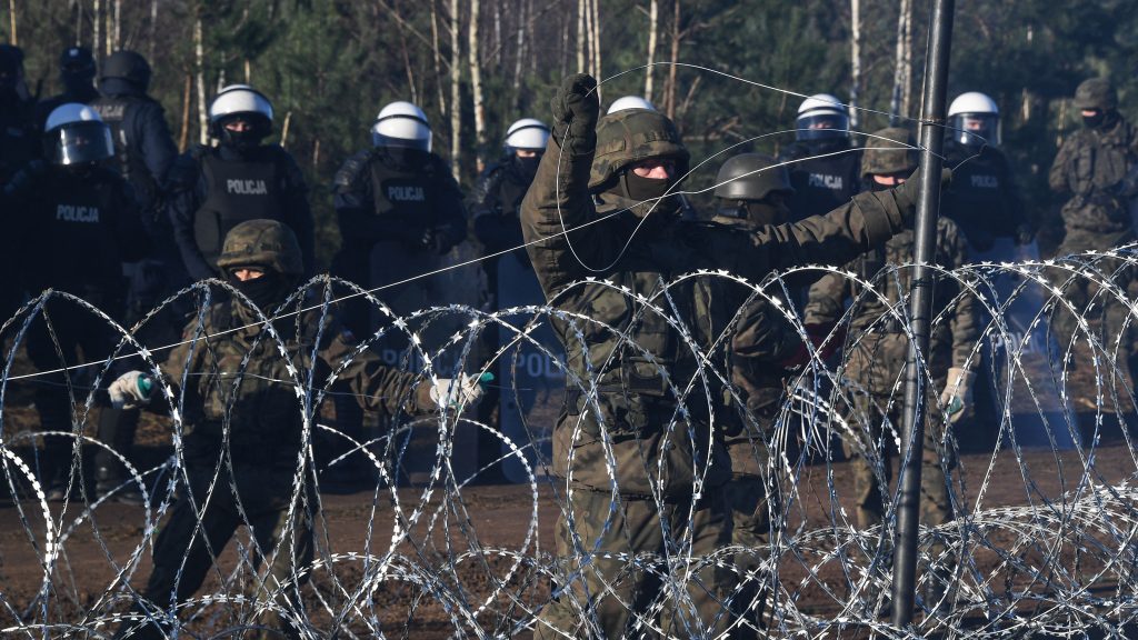 Bekérették a minszki lengyel katonai attasét