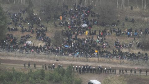 Két nagyobb bevándorlócsoport átszakította a kerítést, és átjutott a lengyel-fehérorosz határon