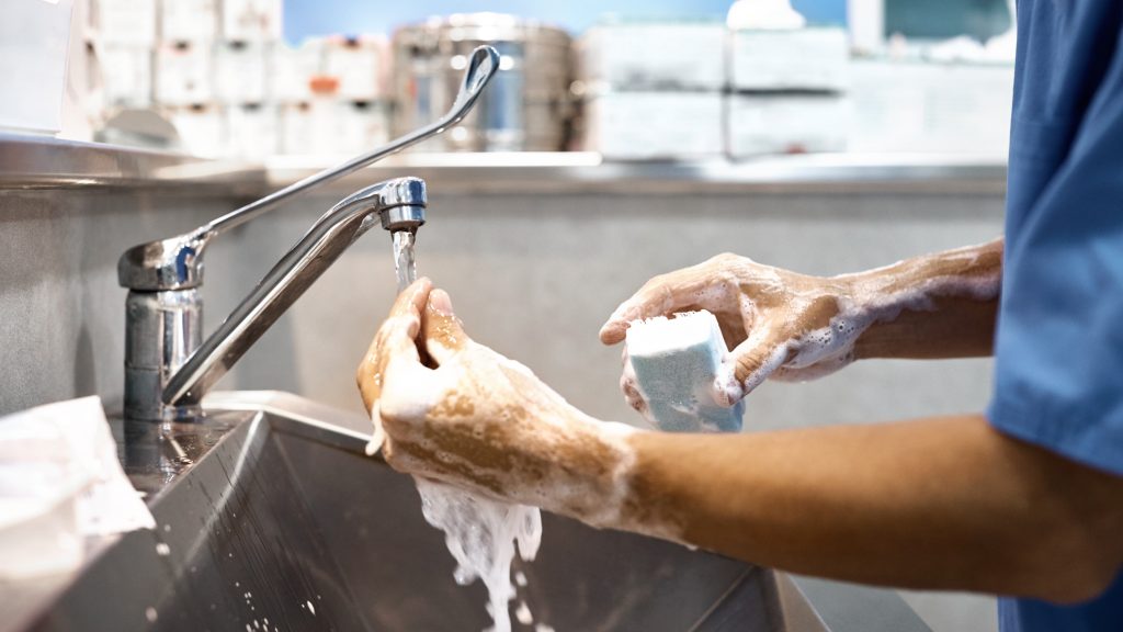 A vécé öblítővizét használták tiszta víz helyett egy japán kórházban, közel 30 év után jöttek rá a hibára