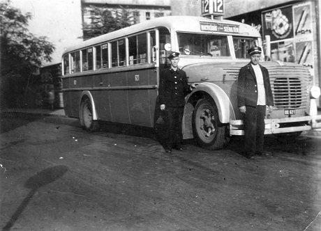 1938-ban a 12-es busz a Nagykörúton járt és a Széna térig közlekedett. Régen olyan útvonalakon is jártak buszok, ahol volt villamosközlekedés is. A két járatra külön jegyet lehetett kapni; a buszjegy volt drágább, cserébe a busz gyorsabb is volt, mint a villamos  