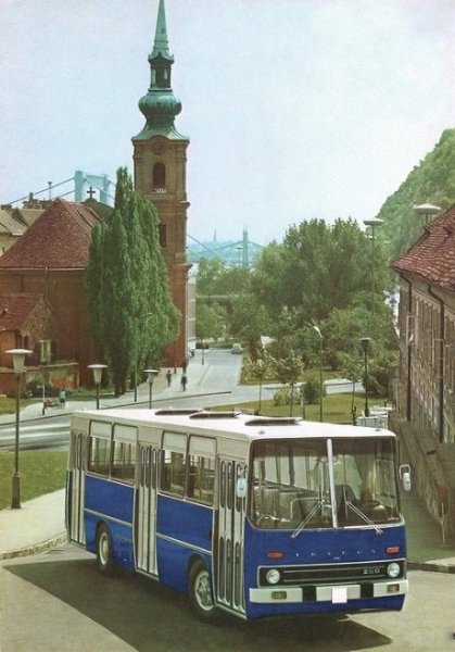 1972-ben, amikor ez az Ikarus reklámfotó készült a Tabánban, a fővárosiak még nem gondolhatták, hogy a buszgyár 200-as sorozatú járművei több mint 40 évvel később is még meghatározó részei lesznek a budapesti városképnek