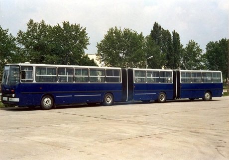 Néhány éve tesztelt a BKV egy duplacsuklós Volvo buszt a 7-es vonalán. Ilyen gigahosszú járművet az Ikarus is gyártott, de ez a busz is csak a tesztelés erejéig rótta köreit a fővárosban