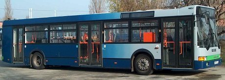 Budapest első, nagy tömegben beszerzett alacsonypadlós buszai az Ikarus 412-esek voltak. Ez az a típus, ami egy konstrukciós hibának köszönhetően rendszeresen kigyulladt. Bár még ma is sok közlekedik belőlük (nem egy felújítva), a BKV többet kivont már forgalomból - némelyikük trolibuszként születik újjá