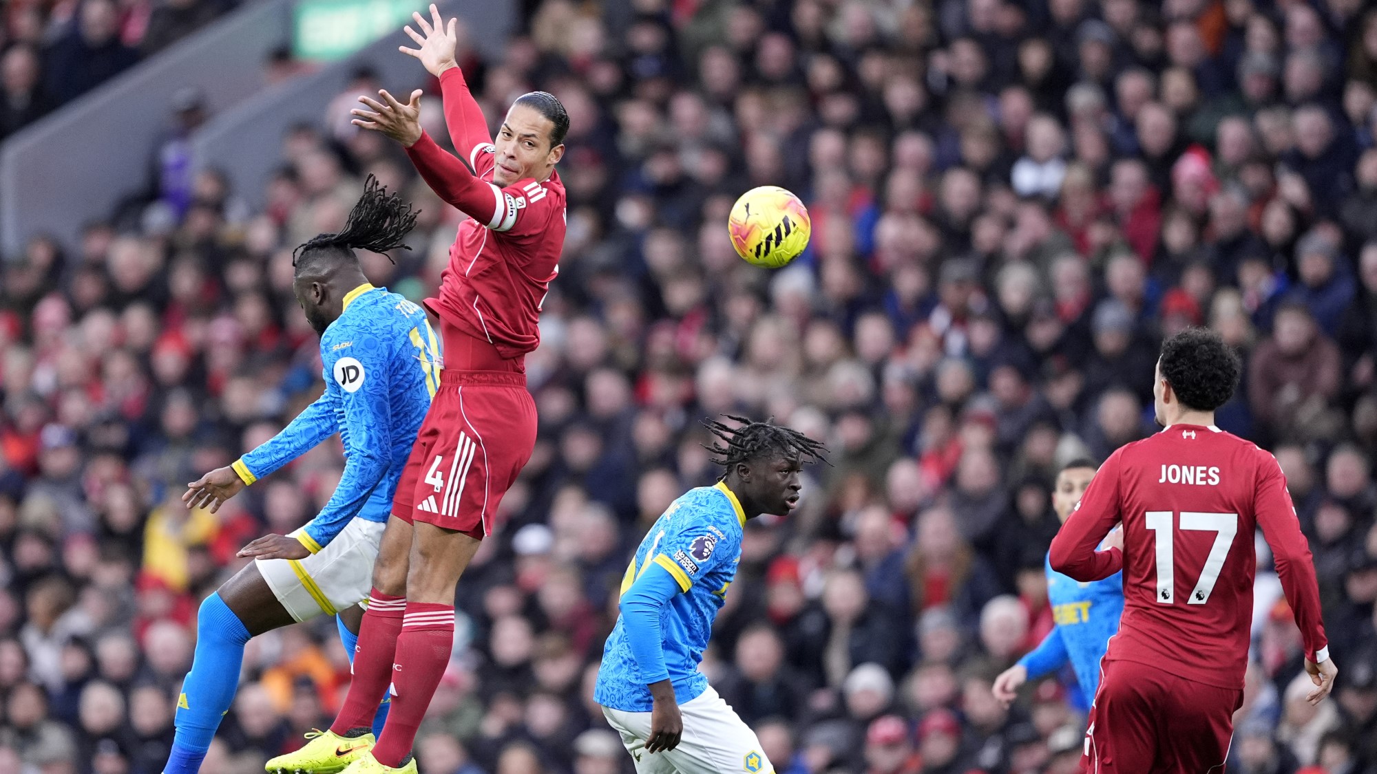 Virgil van Dijk, a Liverpool csapatkapitánya a Wolves elleni Premier League-mérkőzésen.