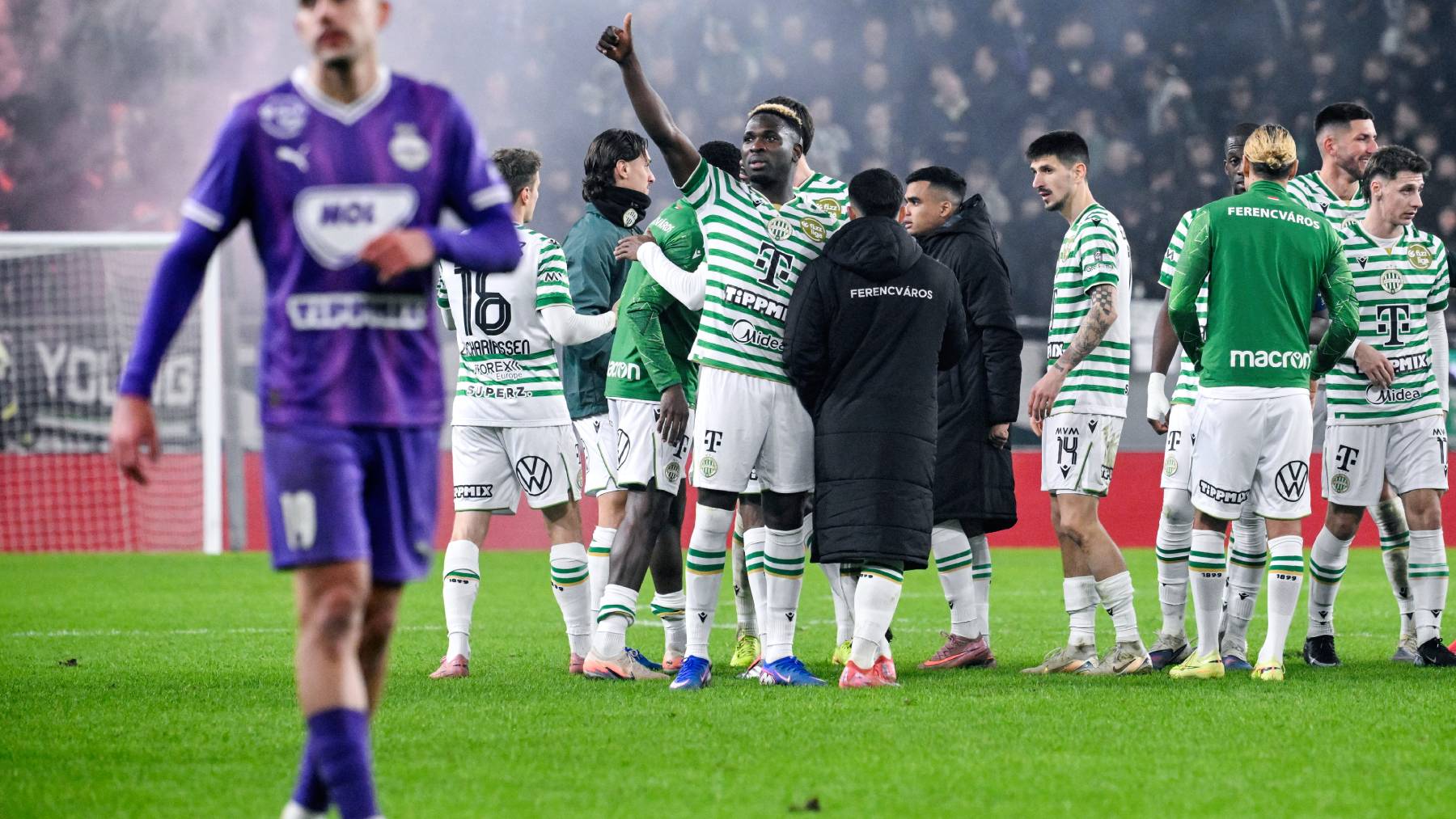 Budapest, 2026. február 7. A Ferencváros játékosai a Fizz Liga 21. fordulójában játszott Ferencvárosi TC - Újpest FC mérkőzés végén a Groupama Arénában 2026. február 7-én. Ferencváros nyert 3-0-ra. MTI/Purger Tamás