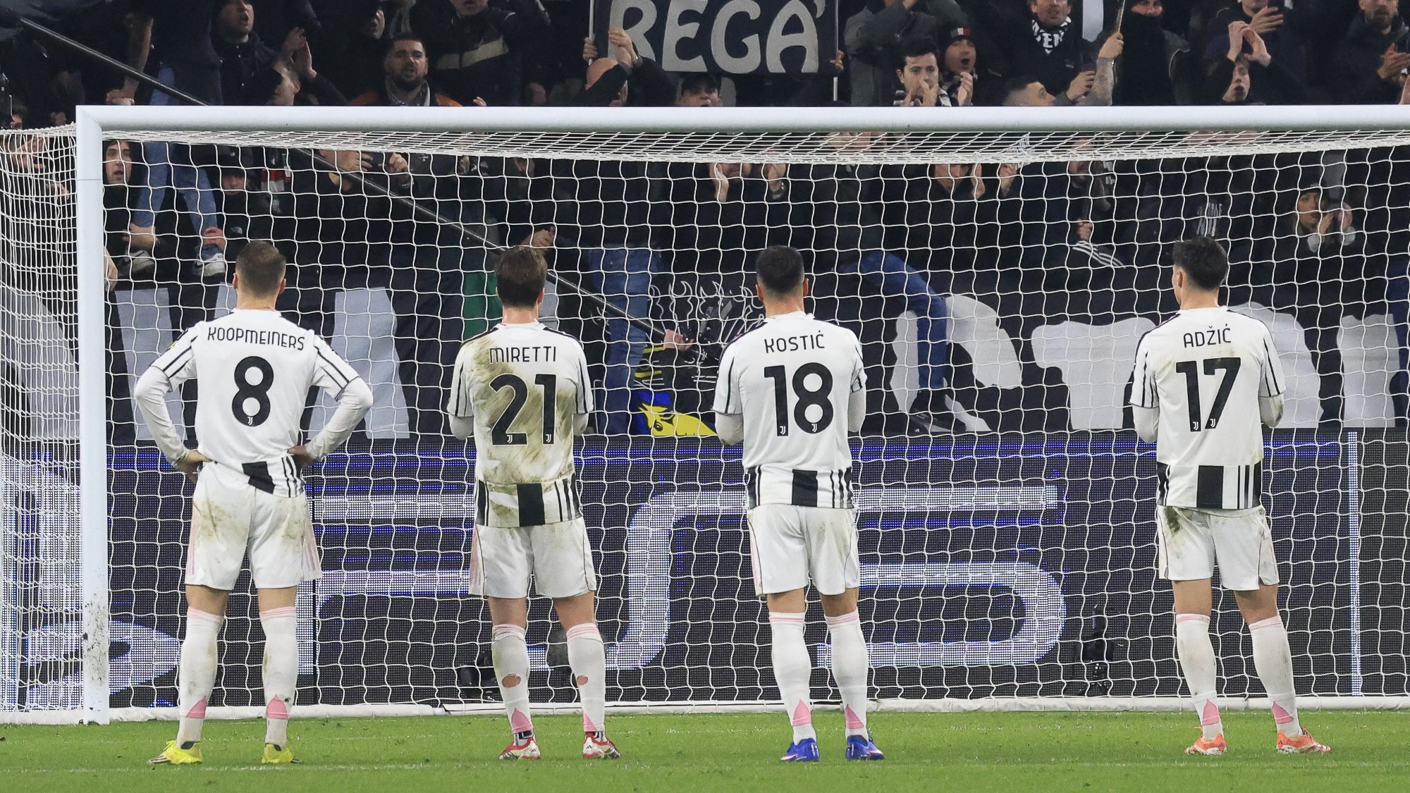 A JUventus játékosai a Galatasaray elleni Bajnokok Ligája-.búcsú után.