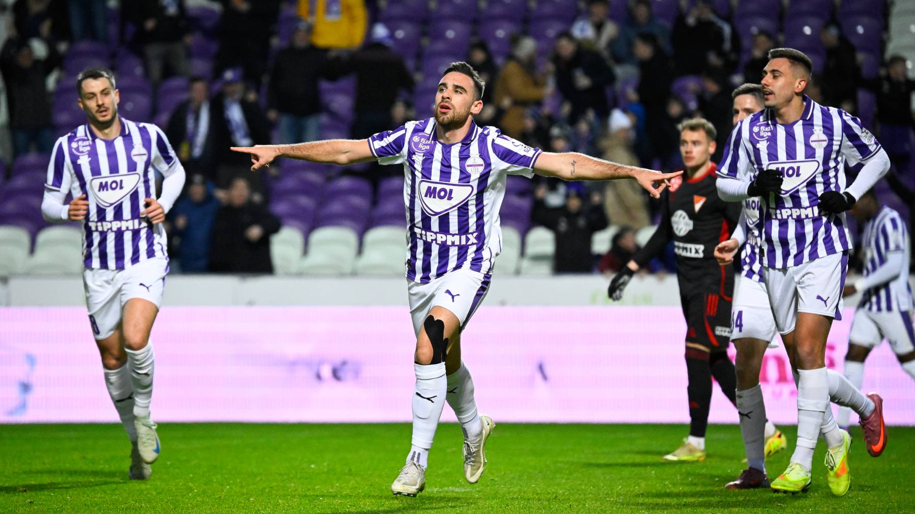 Budapest, 2026. február 13. Matko Aljosa (k), az Újpest játékosának gólöröme a Fizz Liga 22. fordulójában játszott Újpest FC - DVSC mérkőzésen a Szusza Ferenc Stadionban 2026. február 13-án. MTI/Hegedüs Róbert