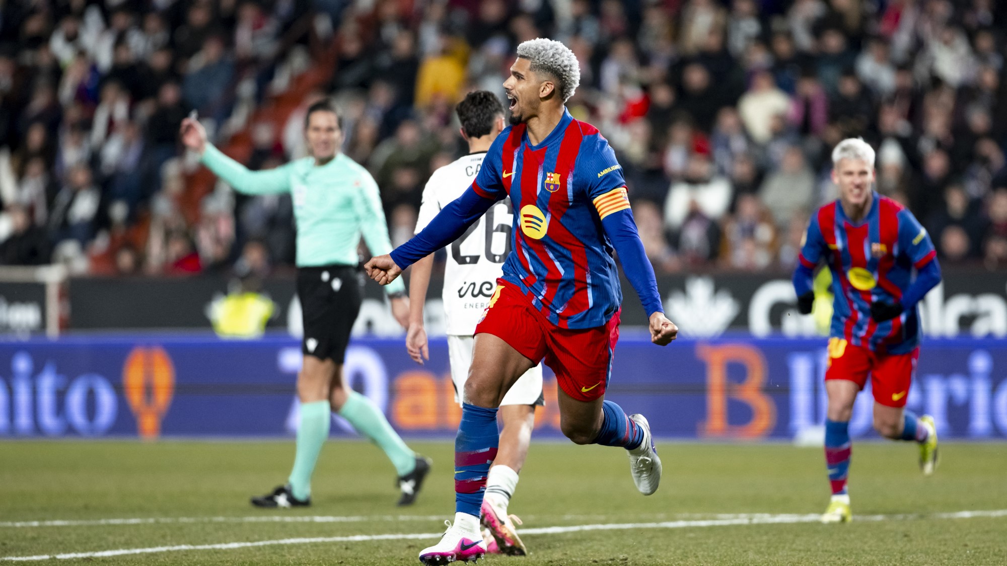 Ronald Araújo, a Barcelona uruguayi védője, miután gólt szerzett az Albacete elleni kupamérkőzésen.