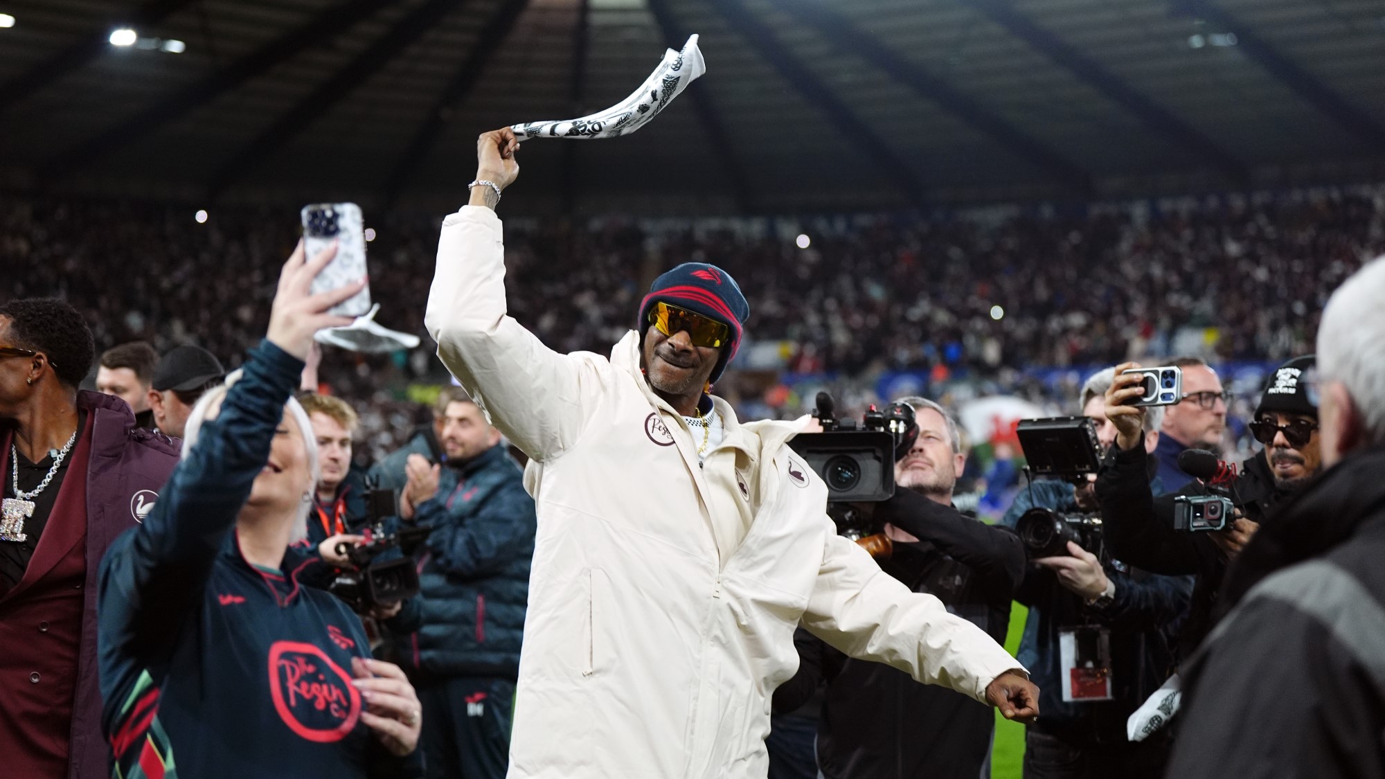 Snoop Dogg, a Swansea társtulajdonosa a csapat bajnokiján.