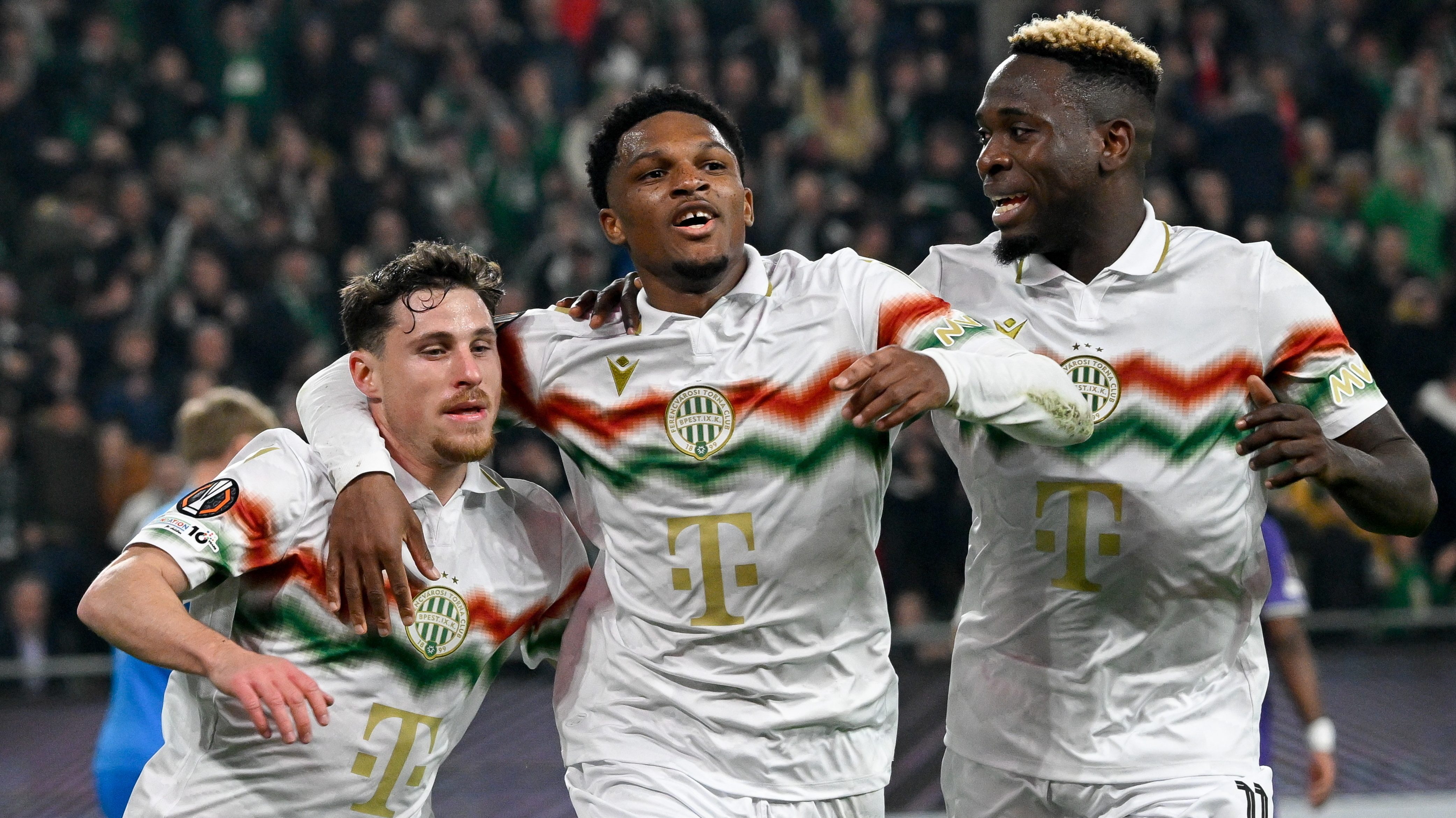 Gavriel Kanikovszki (b), valamint Lenny Joseph (k) és Bamidele Yusuf a Braga elleni első meccsen.