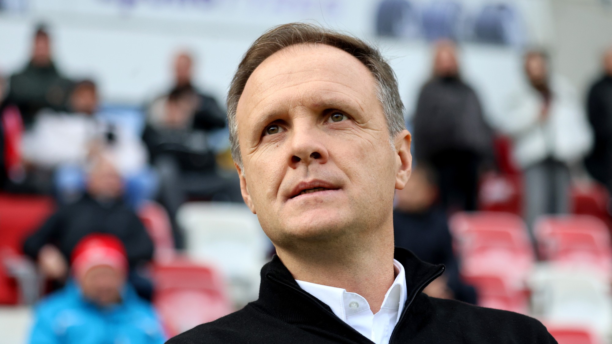 Vladimir Radenkovic, a Diósgyőri VTK vezetőedzője a labdarúgó Fizz Liga 16. fordulójában játszott Diósgyőri VTK - Nyíregyháza Spartacus FC mérkőzésen a diósgyőri DVTK Stadionban 2025. december 6-án. A Diósgyőr 2-0-ra győzött.