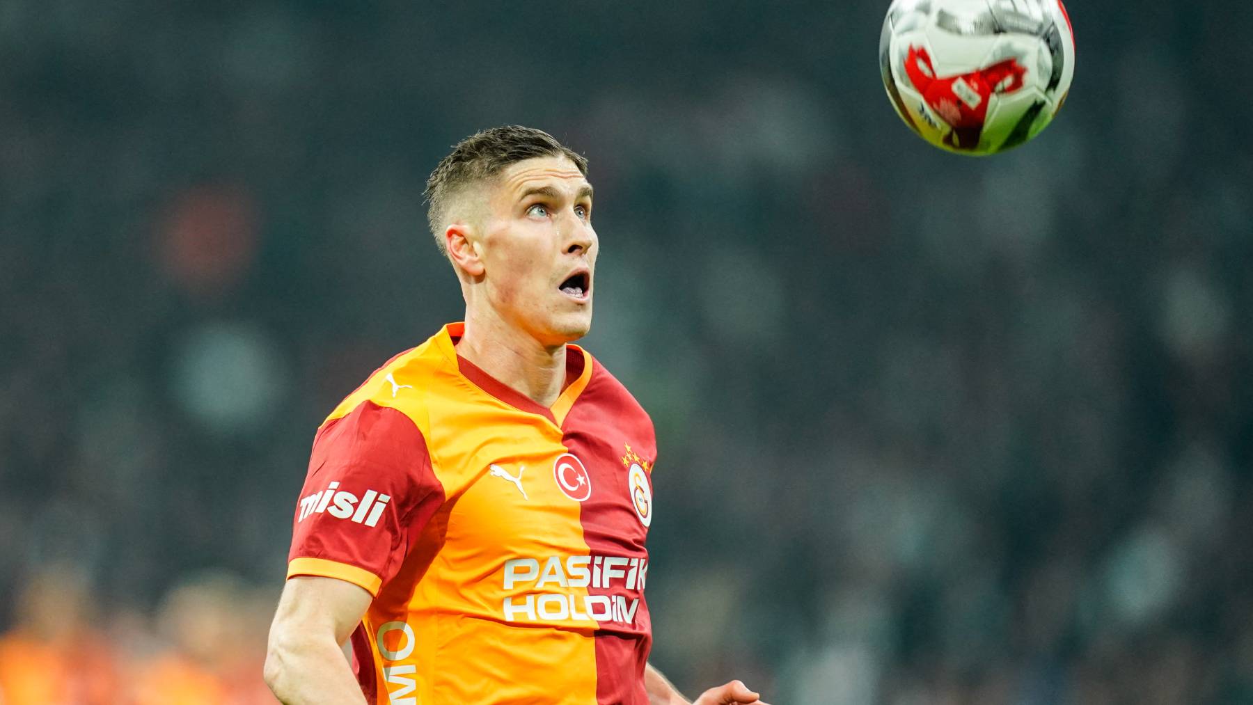 Roland Sallai of Galatasaray SK locks onto the ball during the Trendyol Super League match between Besiktas and Galatasaray at Tupras Stadium in Istanbul, Turkey, on March 7, 2026. (Photo by Yagiz Gurtug/NurPhoto)